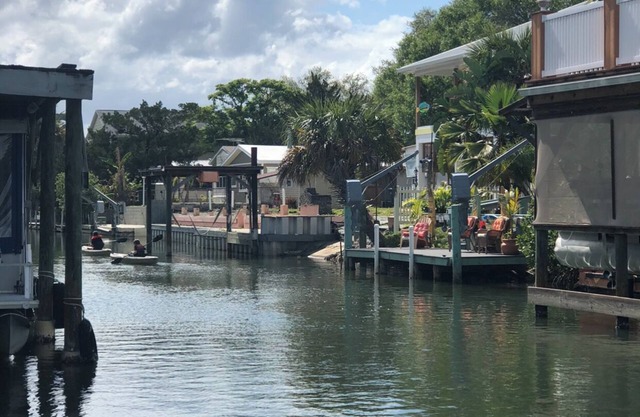 Reel Paradise Cottage- Canal Front- Bring your Boat to our 50’ Dock!