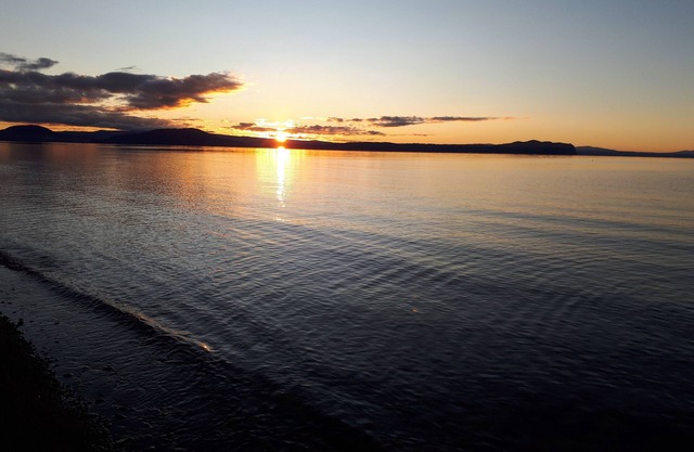 "REELAX-ATION" by the Lake. The Perfect base to Relax, Fish,Swim,Ski or Explore