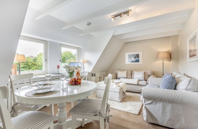 Reethof Mareyke - Comfortable maisonette vacation apartment under thatch invites you to