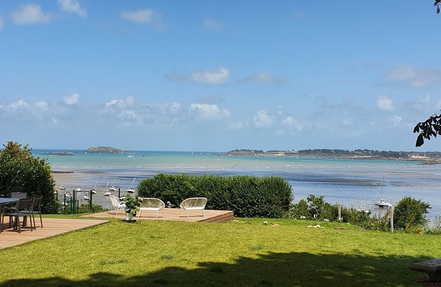 Refined cottage,breathtaking sea views, sleeping up to 15 guests