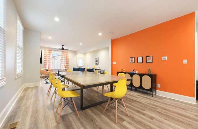 *Regal Bricks* Family Home | Ping-Pong | Parking | Sleeps 13