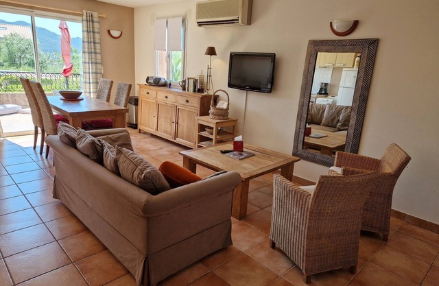Regina, apartment in 4-star Arena Bianca villa, pool, close to the sea