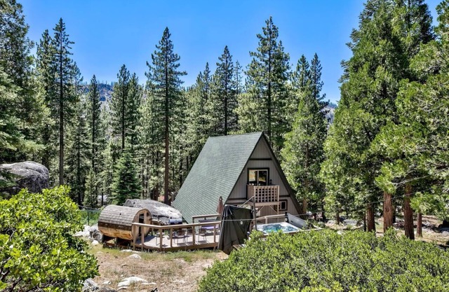 Reindeer A Frame with Hot tub & Sauna, Pet Friendly fall discounts in place