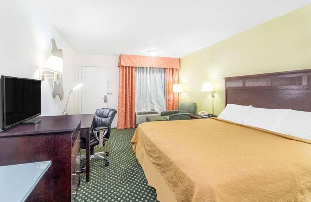 Relax and Recharge in Knights Inn Chattanooga! Pet-friendly, Onsite Pool!