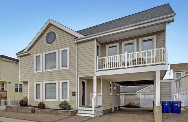 Relax, Beach & Fun! 2nd house off beach! Sleeps 14+ w/add'l cabana/game room.