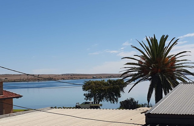 Relax by the Bay – Your Coastal Home Away From Home