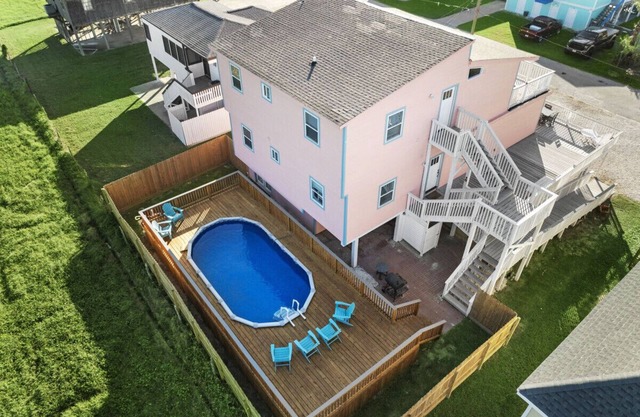 Relax in Beachside Comfort with Stunning Views