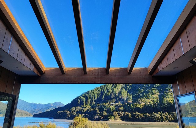 Relax in Kaiuma Bay Waterfront Home