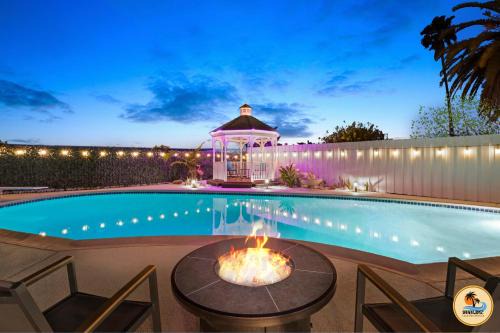 Relax & Recharge Epic, Views, Pool Games!