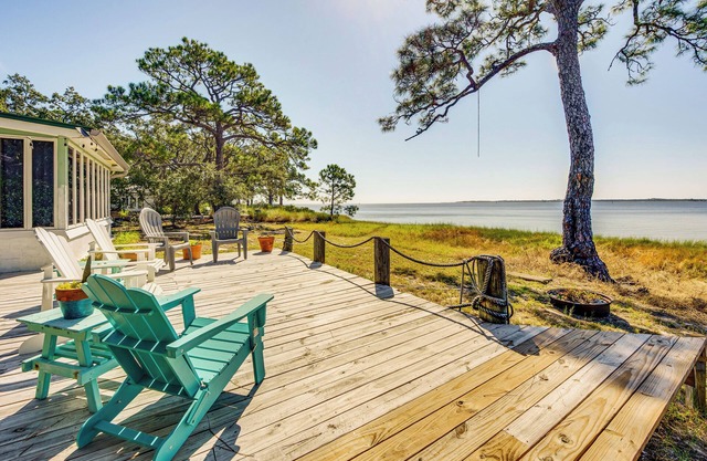 Relax & Refresh: Waterfront Cottage in Panacea