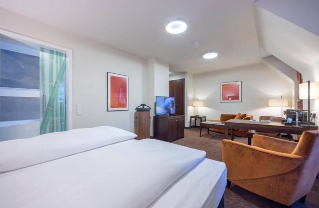 Relax Unit Near Kettwiger Stadtwald With Bistro Dining And Pet Friendly Parking