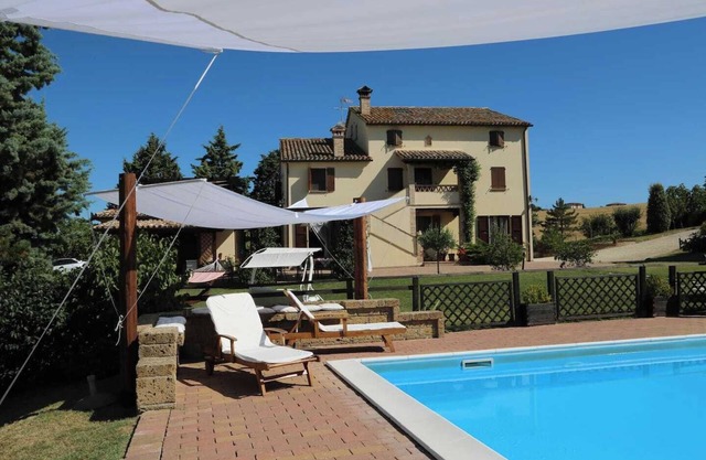 Relaxation in Country House with pool