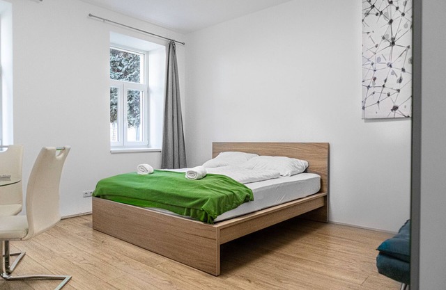 Relaxing 2BR shared Apt. U3 Enkplatz