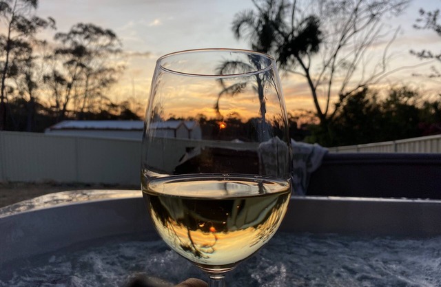 Relaxing cosy escape - Hot Tub, Breakfast & Wine