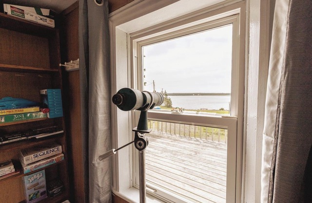 Relaxing Island Cottage on 3 acres w/ocean view