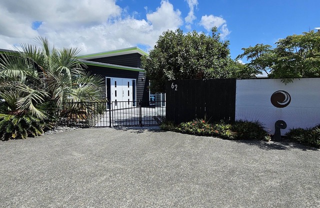 Relaxing Ruakaka with pool and spa