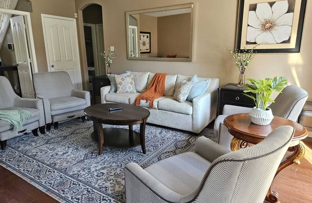 Relaxing & Spacious 5BR- Plus open room with beds, Retreat in Cordova