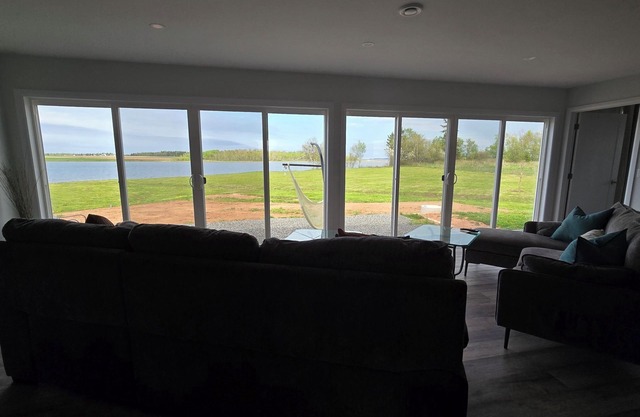 Relaxing spot on the water. Close to many golf courses in the area.