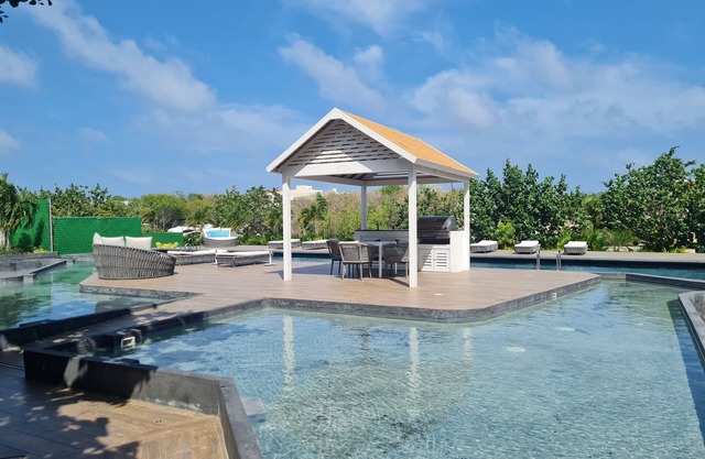 Relaxing Waterfront Getaway in Puerto Aventuras