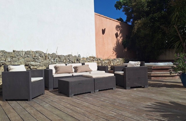 Remi's apartment, garden and jacuzzi