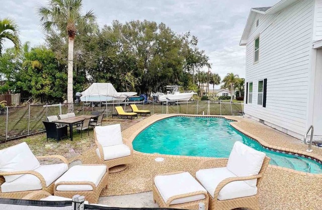 Remodeled Coastal Cozy & fun Getaway
