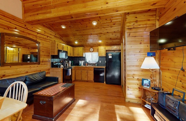 Remodeled condo close to Heavenly & marina - dog-friendly