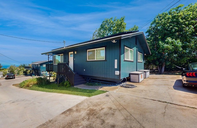 Remodeled cottage with AC, ocean views, yard & lanai - near beach, golf & dining