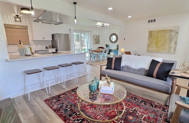 Remodeled home with firepit! 1 mile to Randolph AFB & 3 parks!