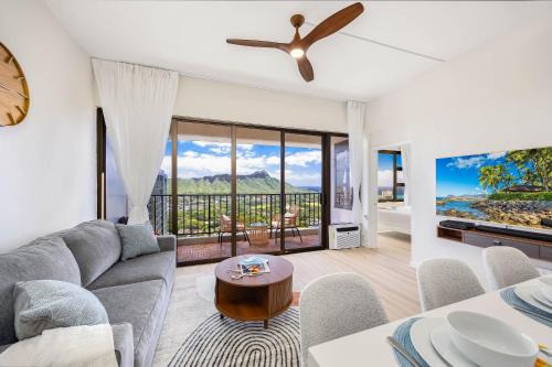 Remodeled Penthouse with Ocean & Diamond Head Views