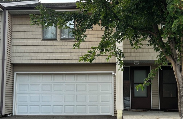 Remodeled Townhome - Close tonThe Lake - Quaint Downtown - The Hospital