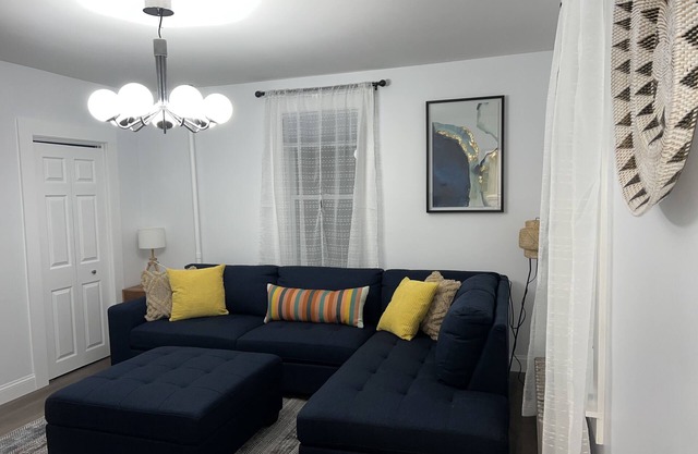 Remodeled Townhouse close to Boston