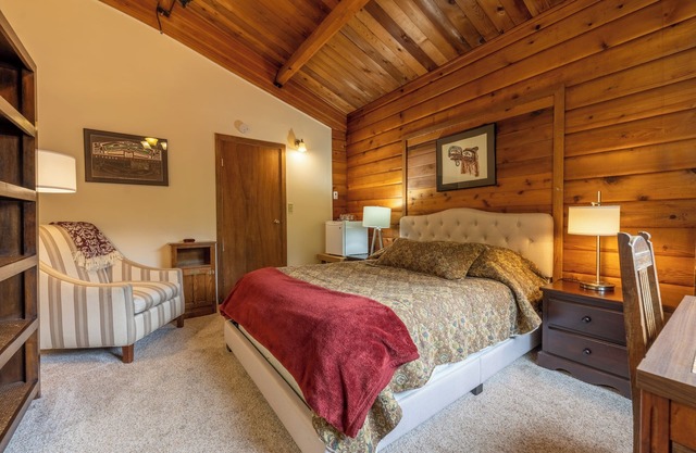 Remote BC Waterfront Log Lodge: "Home of the Orca"