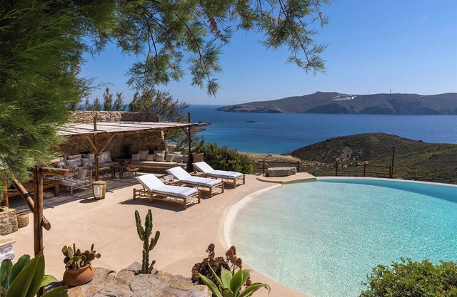 Remvy - Seven Bedroom Villa, Sleeps 14