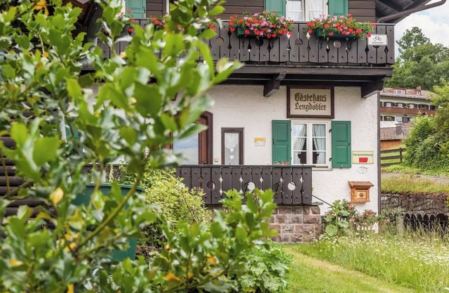 Renovared Apartment "Lengdobler - Leni" with Mountain View, Balcony & Wi-Fi