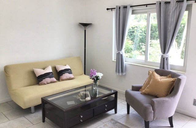 Renovated 2-bedroom house in West Park with AC