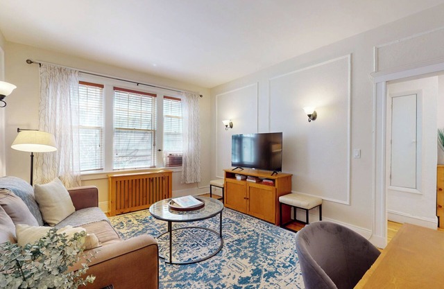 Renovated 2B, In-unit Laundry, Longwood, 1st Flr