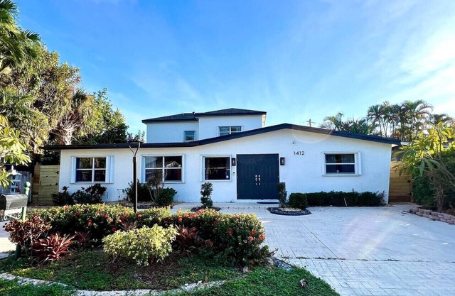Renovated 5BR/3BA Home w/Pool
