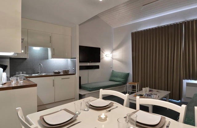 Renovated apt for 7 · Ski-in/Ski-out · Balcony · Pet-friendly