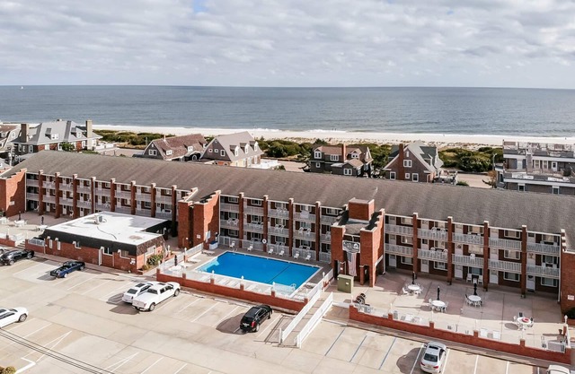 Renovated Beach Block Condo now booking 2025!