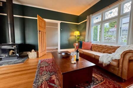 Renovated Cottage Near Cataract Gorge Launceston
