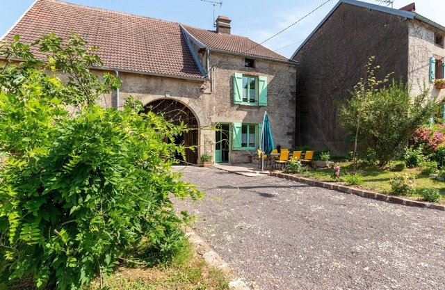 Renovated country house with garden, pets accepted near Vesoul