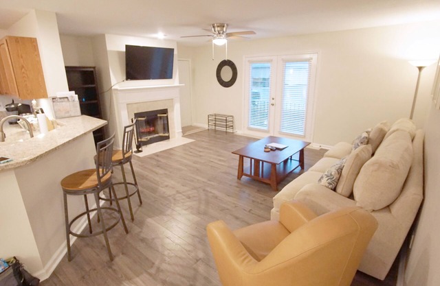 Renovated Ground Floor Condo! Close to Mayo, Beaches, Town Center.