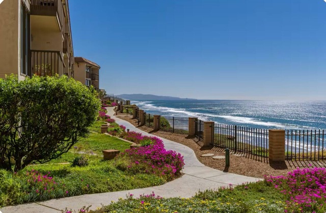 Renovated Lovely 2-Bedroom Condo by the Ocean
