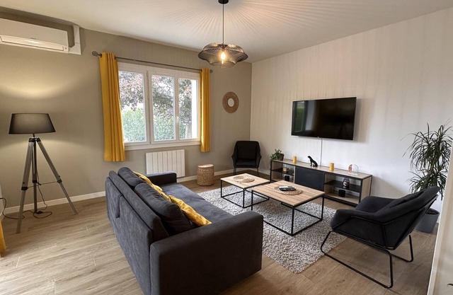 Renovated pavilion with garden and air conditioning