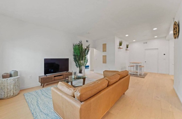 Renovated Summer Beach House Family Friendly!