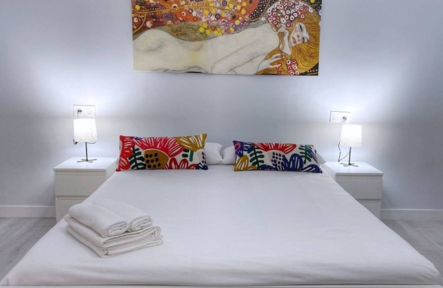 Renovated urban flat with work desk and wifi