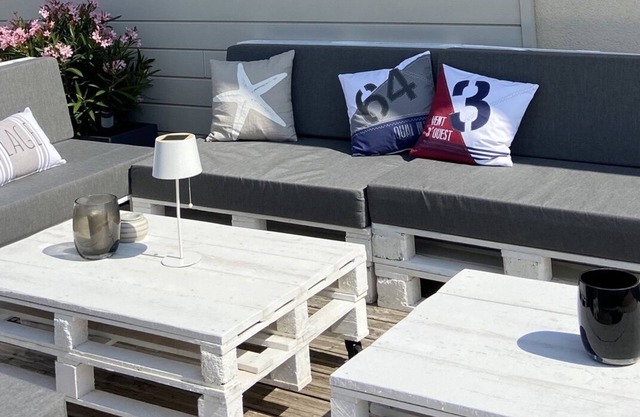 Renovated villa with heated pool - sleeps 10