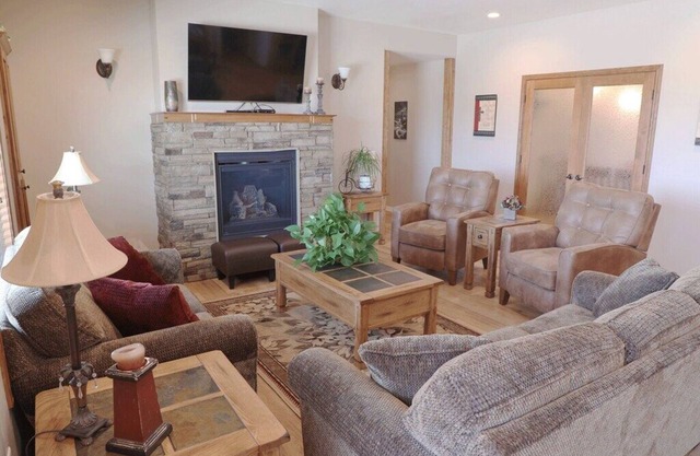 Rent 8, 9, 10 or 11 rooms with group kitchen, living & dining areas.
