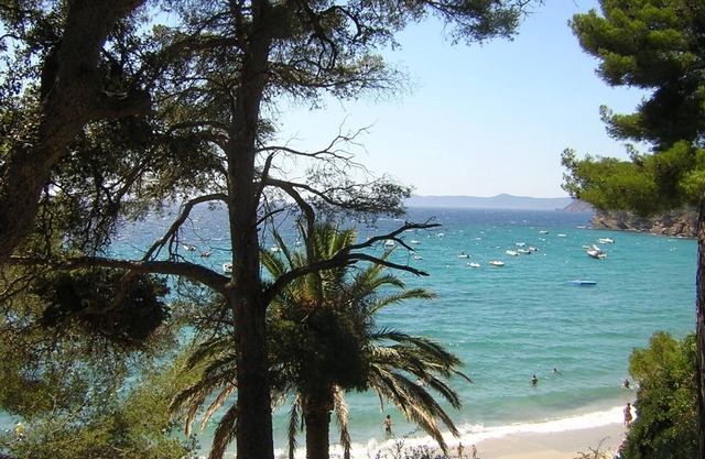 RENT A SMALL FAMILY HOME IN RAYOL CANADEL