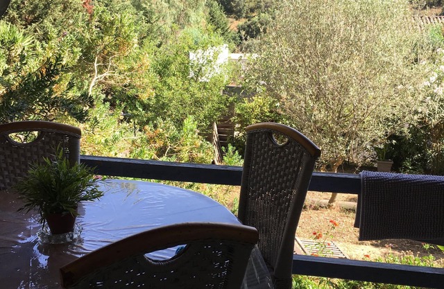 rent large calm F1 at the door of the center town of Ajaccio
